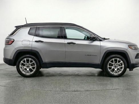 Used 2025 Jeep Compass Limited AWD/4WD image 11