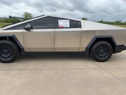 Used 2025 Tesla Cybertruck 2WD Crew Cab image 6