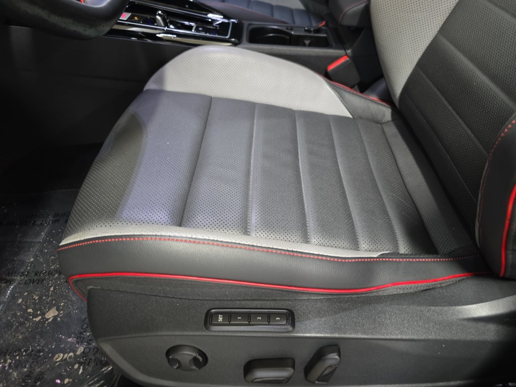 Used 2023 Volkswagen GTI Autobahn FWD image 27