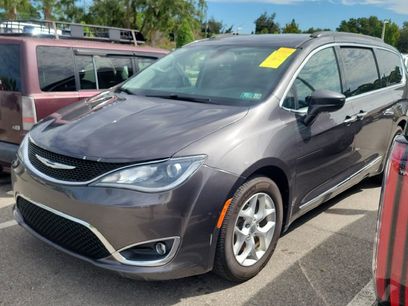 Used 2017 Chrysler Pacifica Touring-L w/ Tire & Wheel Group