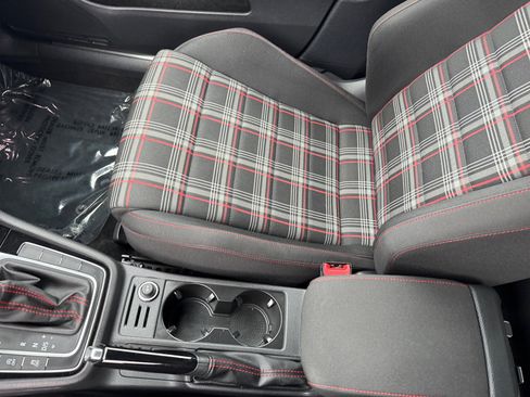 Used 2018 Volkswagen Golf 4-Door image 14