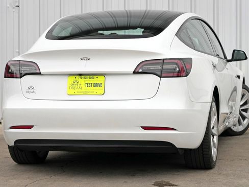 Used 2023 Tesla Model 3 Standard Range image 5