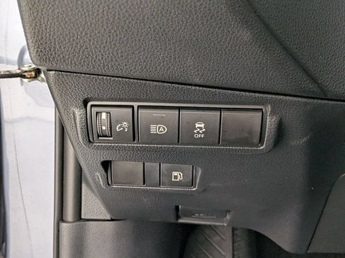 Used 2023 Toyota Corolla Cross AWD Hybrid image 12