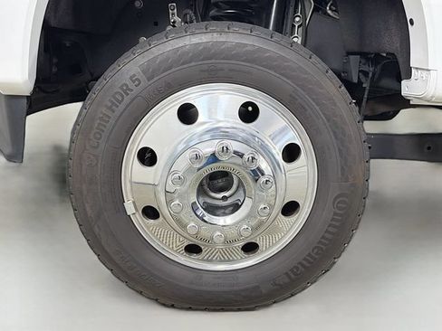 Certified 2024 Ford F450 Platinum w/ FX4 Off-Road Package AWD/4WD image 38