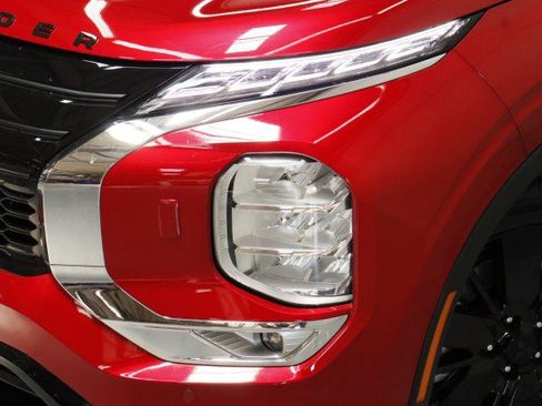 New 2026 Mitsubishi Outlander AWD image 2