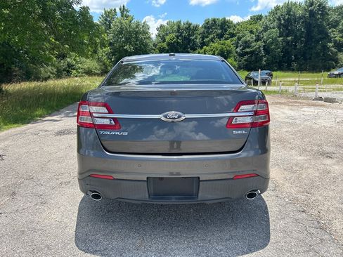 Used 2016 Ford Taurus SEL FWD image 4