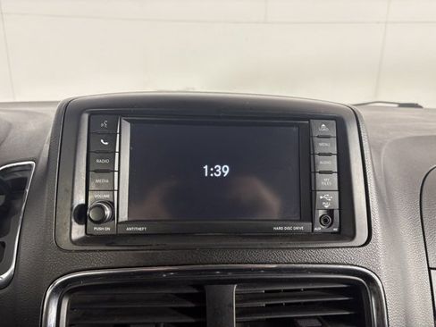 Used 2018 Dodge Grand Caravan SE image 13