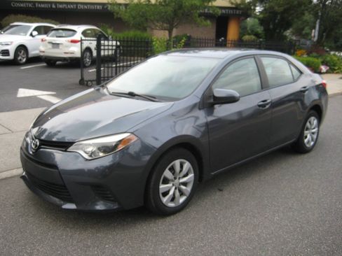 Used 2014 Toyota Corolla LE FWD image 1