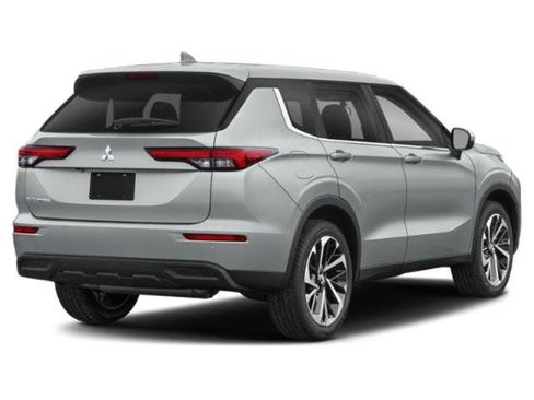 Used 2022 Mitsubishi Outlander ES FWD image 2