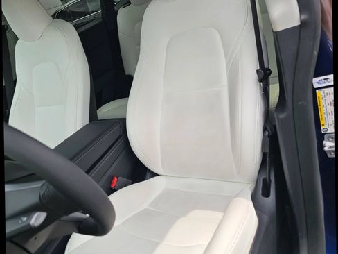 Used 2023 Tesla Model Y Performance AWD/4WD image 10