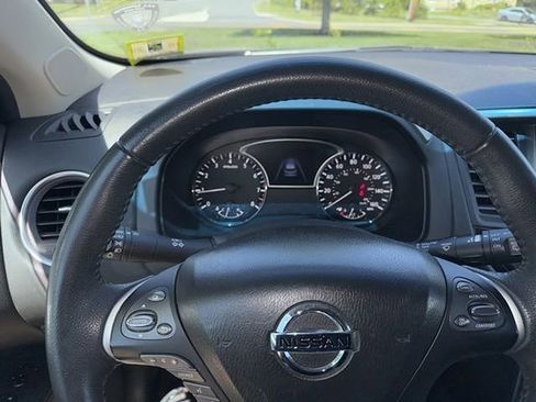 Used 2016 Nissan Pathfinder Platinum AWD/4WD image 7