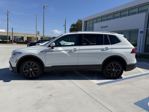 Certified 2024 Volkswagen Tiguan SE image 6
