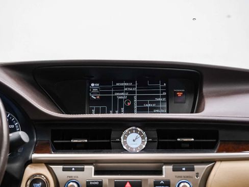 Used 2018 Lexus ES 350 w/ Navigation System Package FWD image 14