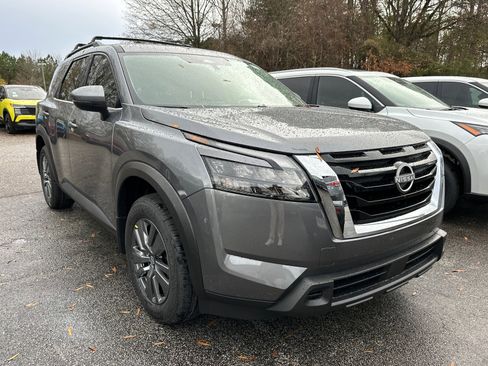 New 2025 Nissan Pathfinder SV w/ SV Premium Package image 3