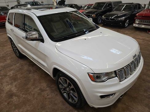 Used 2017 Jeep Grand Cherokee Overland image 16