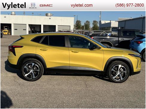 Certified 2024 Chevrolet Trax RS w/ Driver Confidence Package image 2