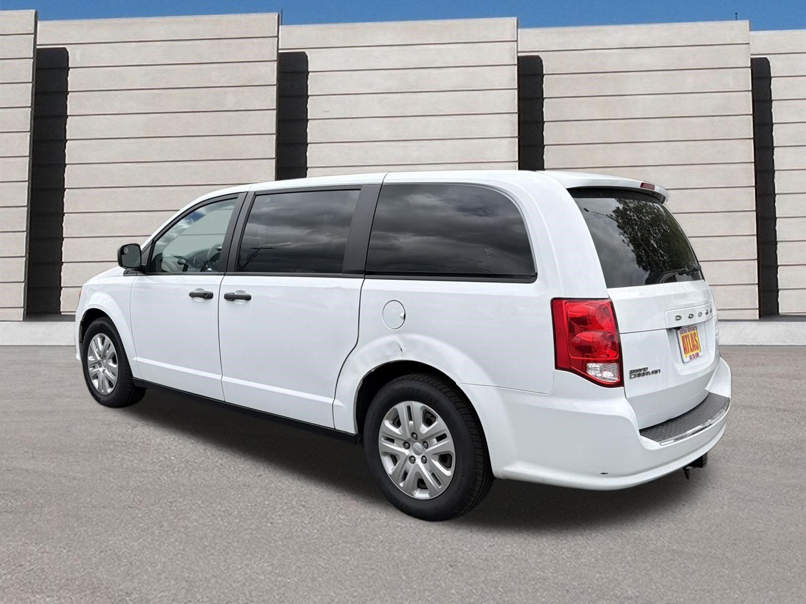 Used 2019 Dodge Grand Caravan w/ UConnect Hands-Free Group FWD image 3
