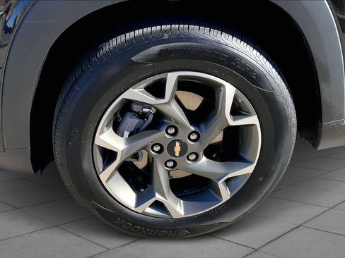 Used 2025 Chevrolet Trax LT w/ LT Convenience Package image 11