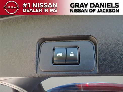 Used 2024 Nissan Rogue SV AWD/4WD image 9
