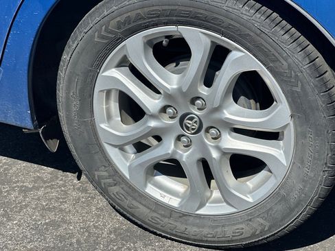 Used 2017 Toyota Yaris iA image 4