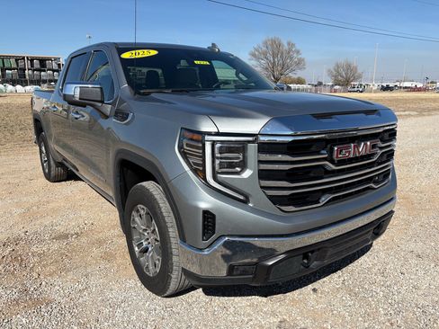Used 2025 GMC Sierra 1500 SLT AWD/4WD image 3