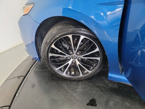 Used 2020 Toyota Camry SE FWD image 29