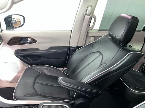 Used 2021 Chrysler Pacifica Limited w/ Uconnect Theater Family Group AWD/4WD image 28