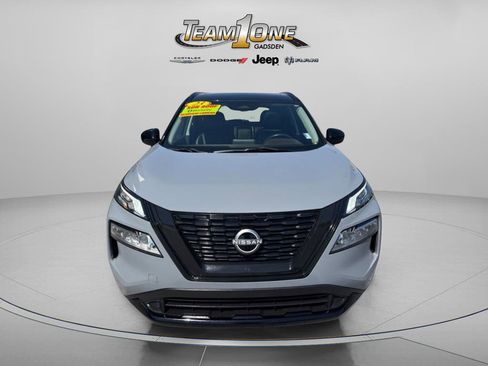 Used 2023 Nissan Rogue SV w/ SV Premium B Package image 2