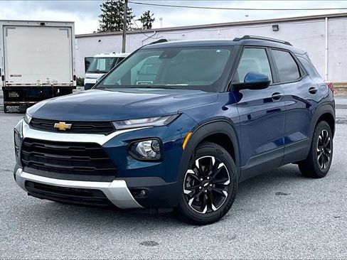 Used 2021 Chevrolet TrailBlazer LT w/ Convenience Package FWD image 2