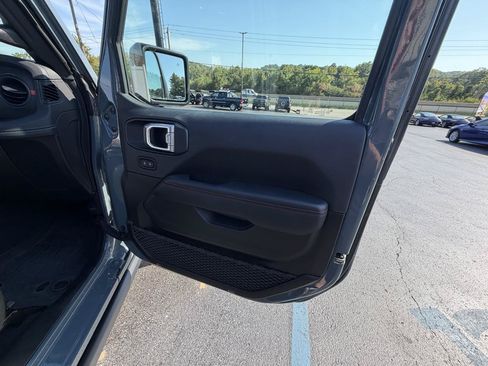 Used 2025 Jeep Wrangler Unlimited Rubicon AWD/4WD image 47