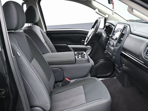 Used 2023 Nissan Titan SV image 30