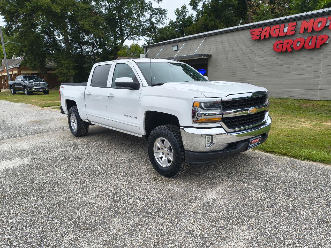 Used 2018 Chevrolet Silverado 1500 LT w/ All Star Edition AWD/4WD image 2