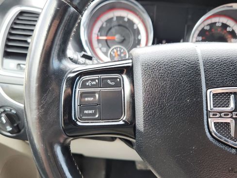 Used 2019 Dodge Grand Caravan SXT FWD image 25