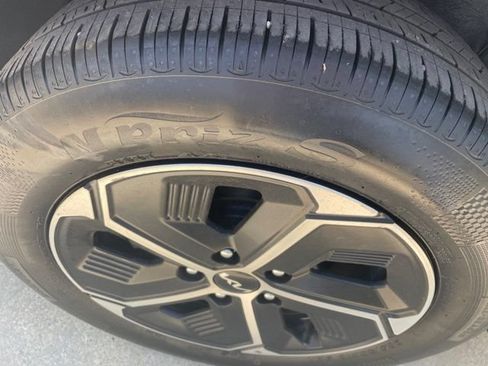 Used 2025 Kia Niro LX FWD image 17
