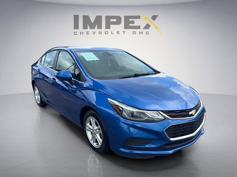 Used 2017 Chevrolet Cruze LT w/ Convenience Package FWD image 7