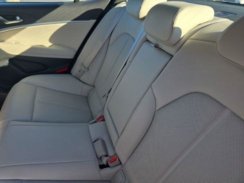 Used 2025 Genesis G70 2.5T image 17