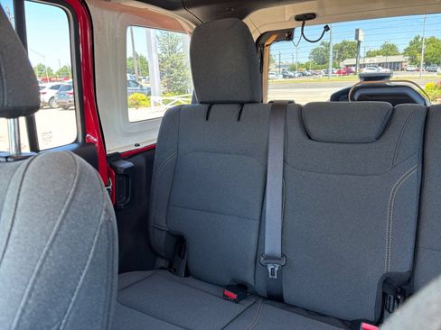 Used 2025 Jeep Wrangler Unlimited Sport AWD/4WD image 38