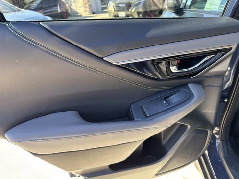 Used 2025 Subaru Outback Onyx Edition image 11