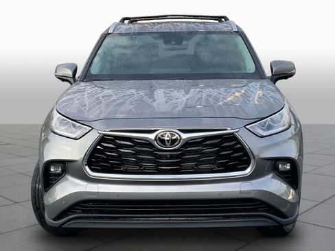 Used 2026 Toyota Highlander Limited AWD/4WD image 4