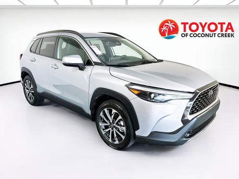Used 2023 Toyota Corolla Cross XLE FWD image 1