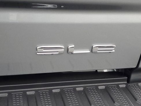 New 2026 GMC Sierra 1500 SLE image 5