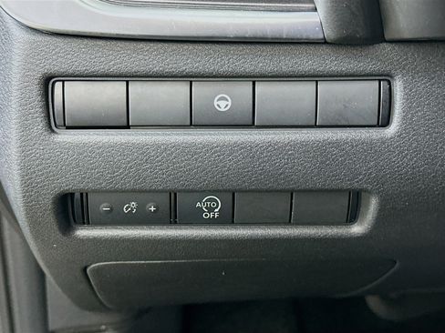 Used 2023 Nissan Rogue SV FWD image 16