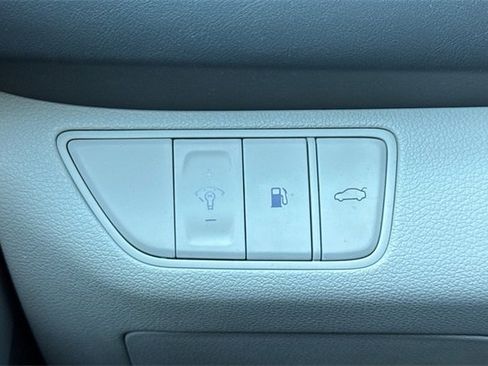 Used 2023 Genesis G70 2.0T image 40