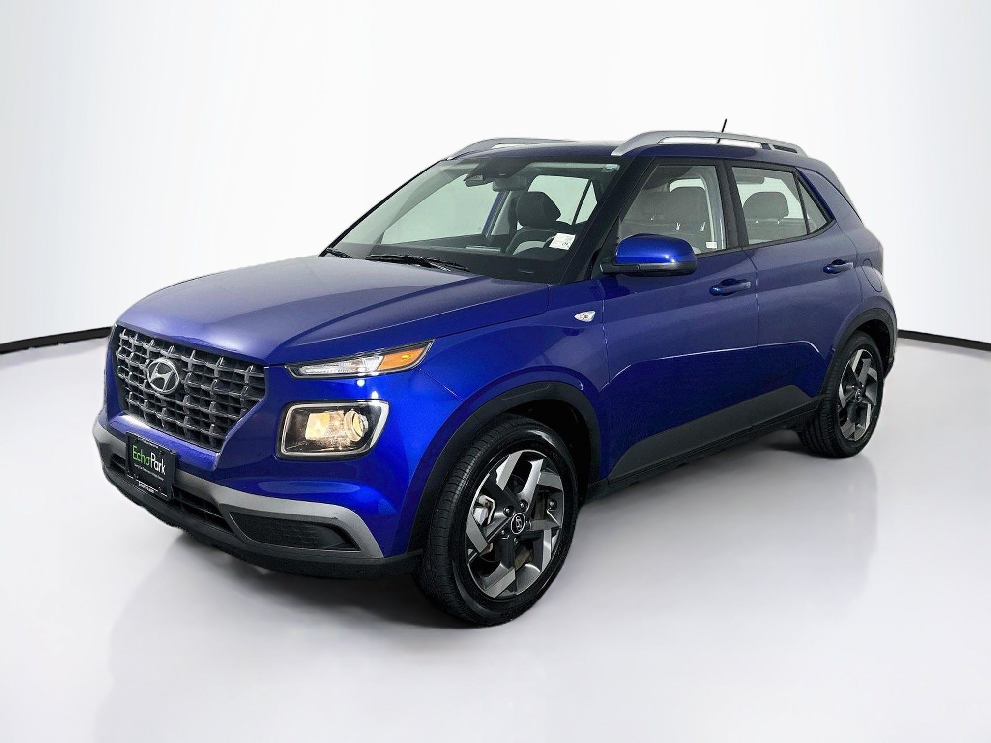 Used 2025 Hyundai Venue SEL FWD image 3