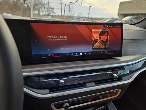 Used 2024 BMW X5 xDrive40i w/ Premium Package image 17