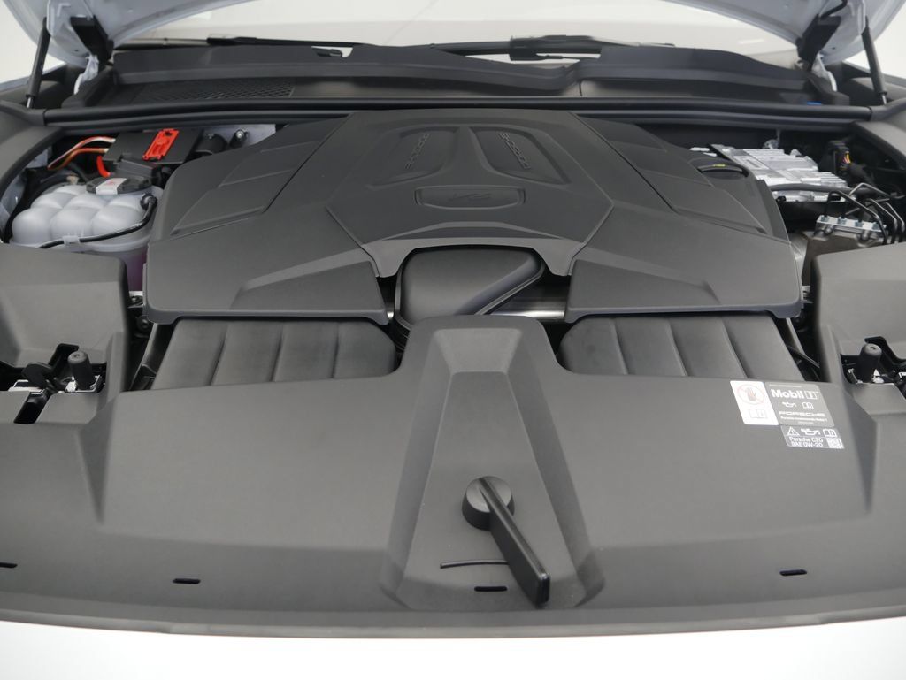 Certified 2026 Porsche Cayenne AWD/4WD image 12