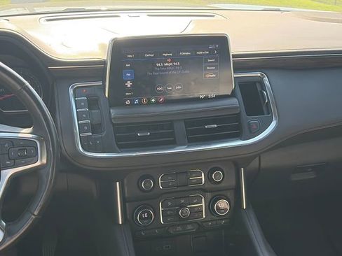 Used 2021 Chevrolet Suburban Z71 w/ Luxury Package AWD/4WD image 15