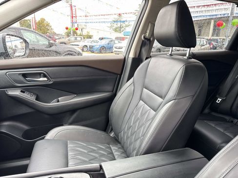 Used 2023 Nissan Rogue Platinum w/ Platinum Premium Package image 16