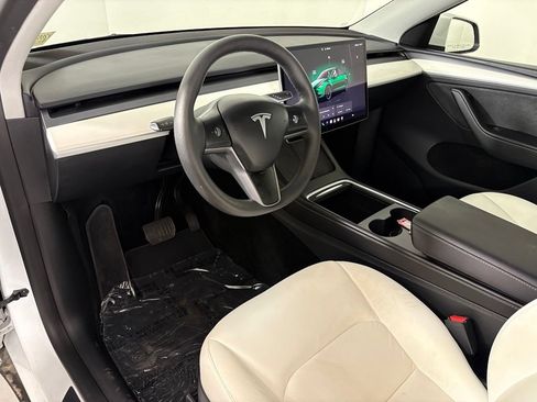 Used 2024 Tesla Model Y Long Range AWD/4WD image 15