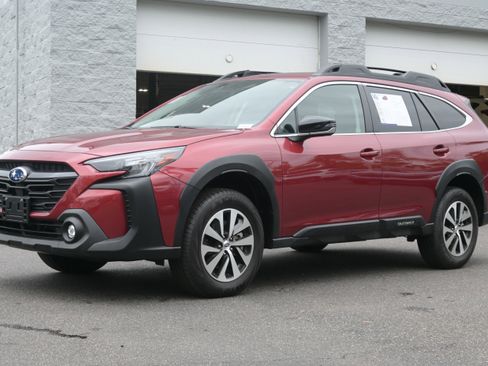 Used 2025 Subaru Outback Premium AWD/4WD image 5